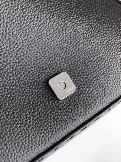 フェンディバッグ角部分ディテール